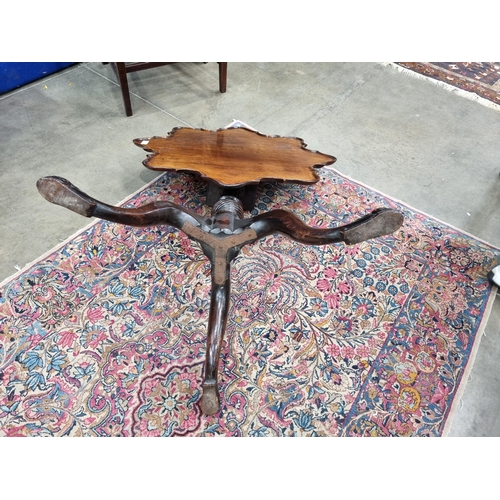 286 - A Georgian mahogany tilt-top Table with shaped dished top on fluted and spiral turned column and car... 