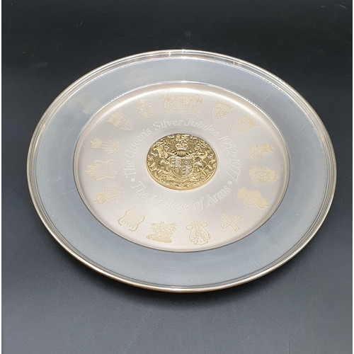 40 - A Danbury Mint Ltd Edition silver Plate commemorating The College of Arms 1952-1977, The Queen's sil... 