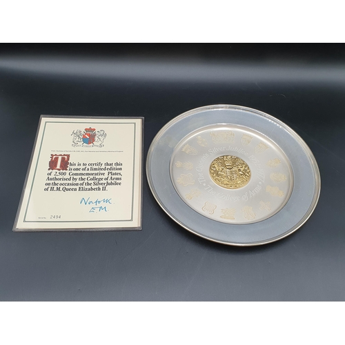 40 - A Danbury Mint Ltd Edition silver Plate commemorating The College of Arms 1952-1977, The Queen's sil... 