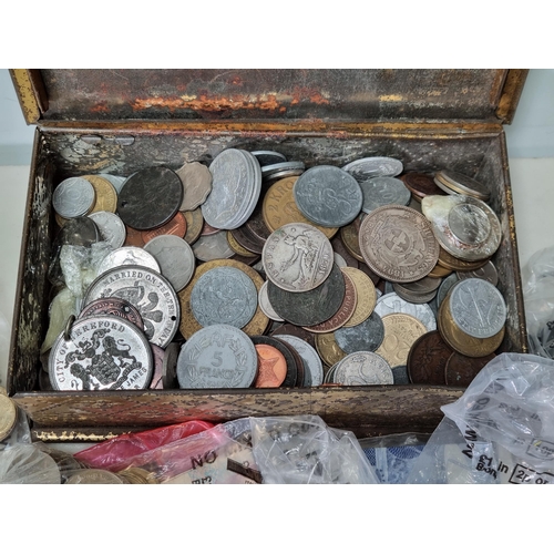 565 - A tin of British and World Coins and Banknotes to include a 1781 Calendar Token, a Hong Kong 1892 20... 