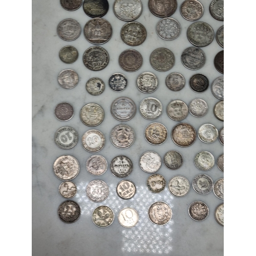 590 - A collection of World silver Coins, to include issues from Sweden, Italy, India, Russian Empire, USS... 