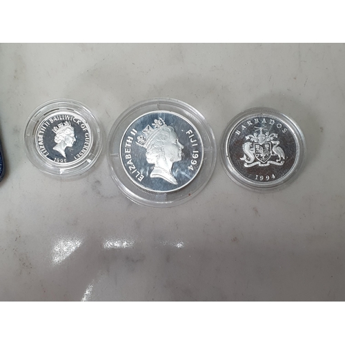 592 - A Royal Mint silver Proof 1984-1987 One Pound Coin four-piece set, along with a Papua New Guinea 197... 