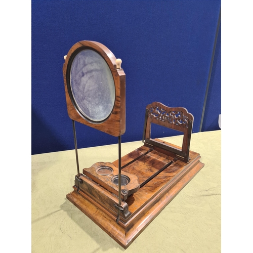 695 - A Victorian walnut Monoscope and Stereoscope Viewer, shows pictures in depth with magnifying glass a... 