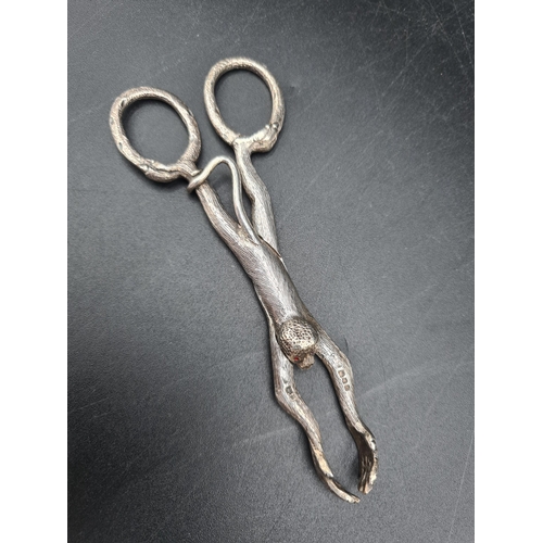 82 - A pair of George V novelty silver Sugar Tongs in the form of a monkey, London 1912, maker: C.J.F