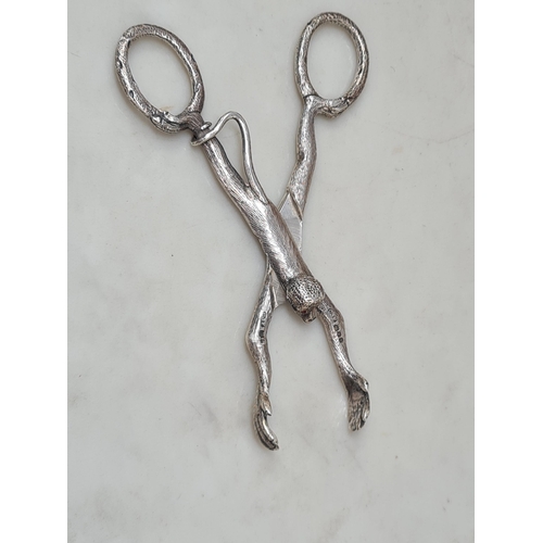 82 - A pair of George V novelty silver Sugar Tongs in the form of a monkey, London 1912, maker: C.J.F