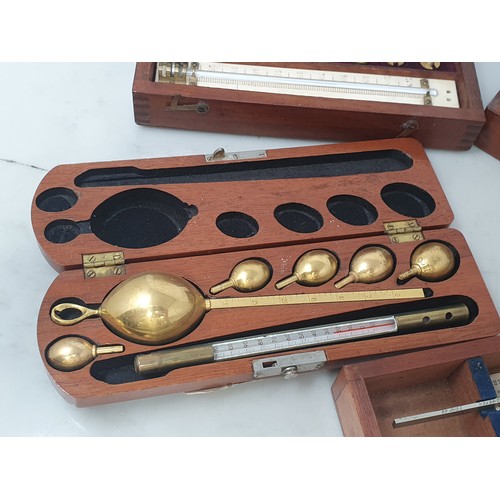 636 - A 19th Century Sikes' Hydrometer in mahogany and bone strung fitted case 8in x 4 1/4in, a Dring & Fa... 