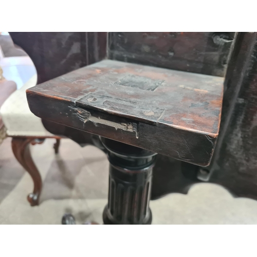 286 - A Georgian mahogany tilt-top Table with shaped dished top on fluted and spiral turned column and car... 