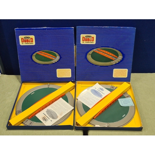 1013 - Hornby Dublo reference pair of D1 Turntables, comprise of large picture box and small scarcer small ... 