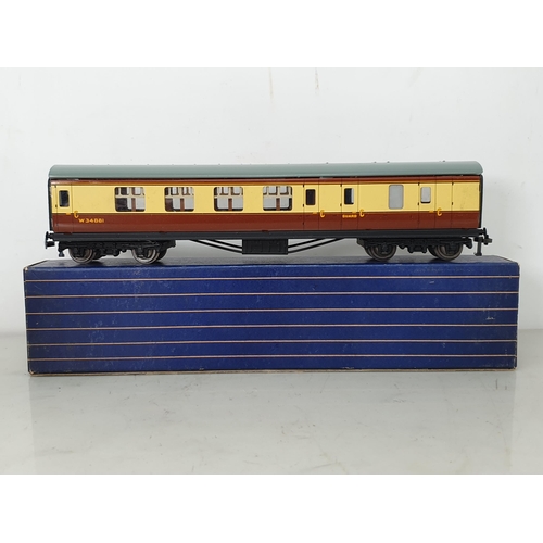 1014 - A rare set of three Hornby Dublo D21 Coaches with metal wheels, most of these are with later plastic... 