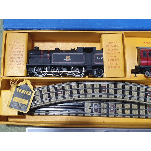 1015 - A boxed Hornby Dublo EDP10 Passenger Set in superb condition throughout. This is the yellow label li... 