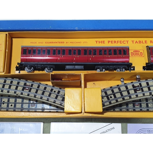 1015 - A boxed Hornby Dublo EDP10 Passenger Set in superb condition throughout. This is the yellow label li... 