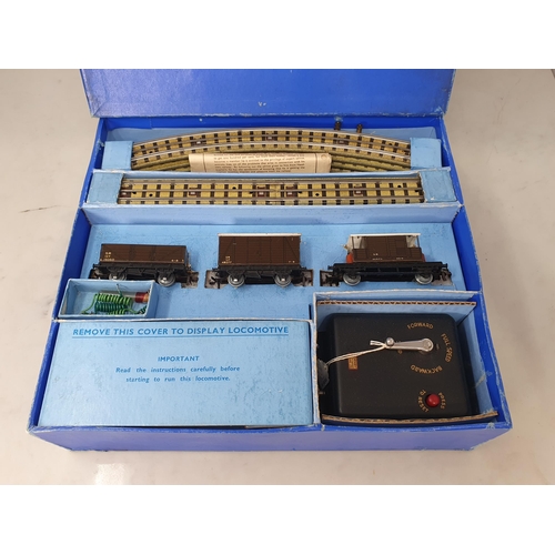 1027 - A boxed Hornby Dublo EDG7 Royal Scot SR Goods Set, contents Nr M-M, box base generally VG-Ex, lid VG... 