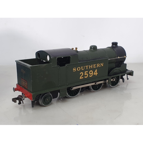 1027 - A boxed Hornby Dublo EDG7 Royal Scot SR Goods Set, contents Nr M-M, box base generally VG-Ex, lid VG... 