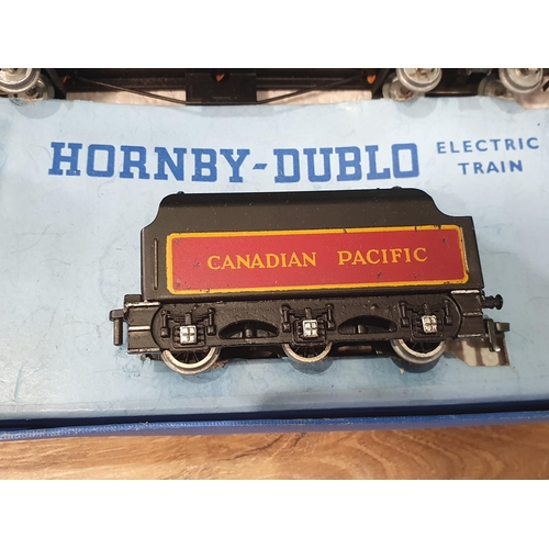 1029 - A boxed Hornby Dublo EDP2 CPR Canadian Passenger Set, this is the arlier version using the Atholl ty... 