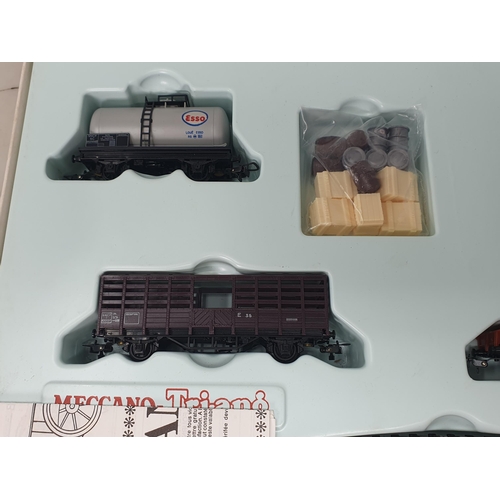 1040 - A boxed Hornby Acho 6137 Train de merchandises, unused with superb box, accessories still sealed in ... 