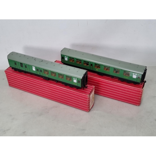 1045 - Two boxed Hornby Dublo Export SR Corridor Coaches 4204 and 4205, M, no signs of use, boxes superb, p... 