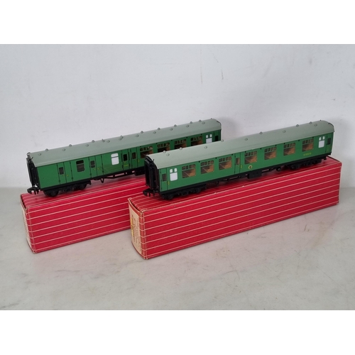 1045 - Two boxed Hornby Dublo Export SR Corridor Coaches 4204 and 4205, M, no signs of use, boxes superb, p... 