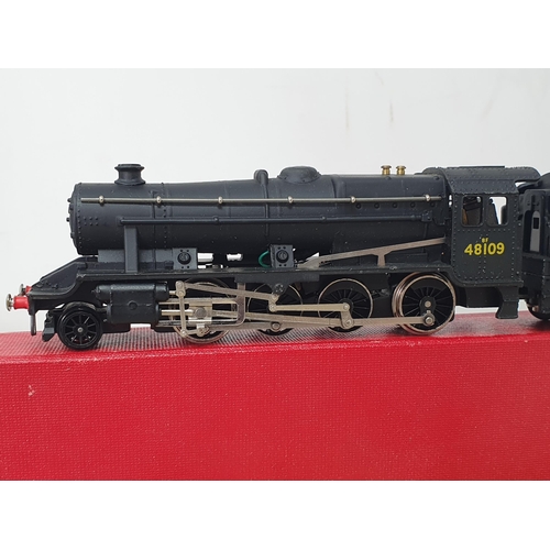 1047 - A boxed Hornby Dublo 2225 2-8-0 8F Locomotive, M showing no signs of use to wheels, complete with in... 