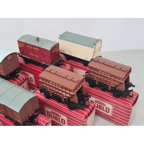 1048 - Eight boxed Hornby Dublo 2-rail Wagons, all Nr M-M, comprising 4647 Low-sided Wagon with furniture, ... 