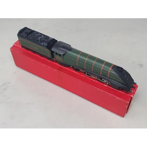 1065 - A boxed Hornby Dublo 2211 A4 Locomotive 'Golden Fleece' Nr M, slight glossing from handling. Box in ... 