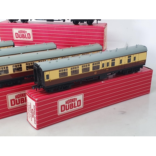 1067 - Five boxed Hornby Dublo WR Coaches, No.4050, 4051, 4060 and 2x 4061, all are unused and in mint cond... 