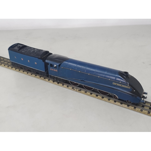 1071 - A Hornby Dublo pre-war EDL1 'Sir Nigel Gresley' Locomotive, Nr M, no signs of fatigue to wheels on b... 