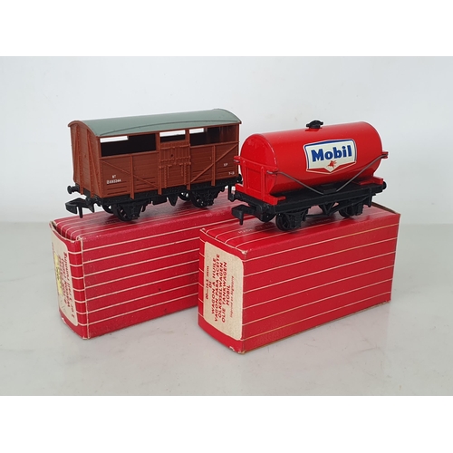 1091 - A boxed Hornby Dublo Export rare 4830 Cattle Truck and 4877 Mobil Tanker, both M, boxes generally Ex... 