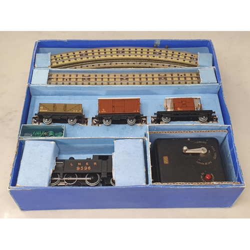 1101 - A boxed Hornby Dublo EDG7 LNER Royal Scot Set, contents Nr M-M, LNER transfers uniform both sides, c... 