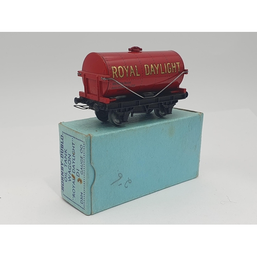 1104 - A boxed Hornby Dublo pre-war D1 'Royal Daylight' Tanker, superb model, no sign of fatigue to wheels ... 