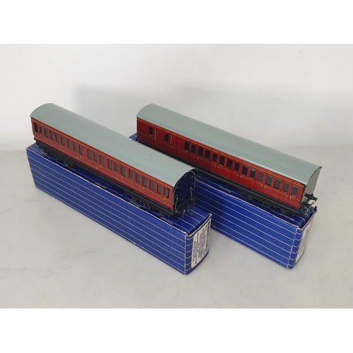 1113 - A rare pair of boxed Hornby Dublo D14 oversticker Coaches 'suitable for 2 or 3-rail running', compri... 