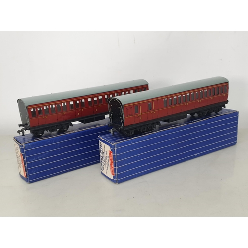 1113 - A rare pair of boxed Hornby Dublo D14 oversticker Coaches 'suitable for 2 or 3-rail running', compri... 