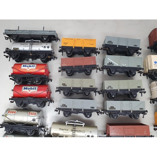 1192 - Thirty six unboxed Hornby Dublo 2-rail Wagons including 2x 4656 brown mineral, 2x 4680, condition va... 