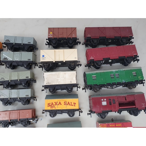 1192 - Thirty six unboxed Hornby Dublo 2-rail Wagons including 2x 4656 brown mineral, 2x 4680, condition va... 