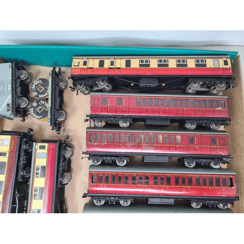 1201 - Two unboxed Hornby Dublo 3-rail 0-6-2T Locomotives, 6x unboxed B.R. Suburban Coaches, two B.R. Corri... 
