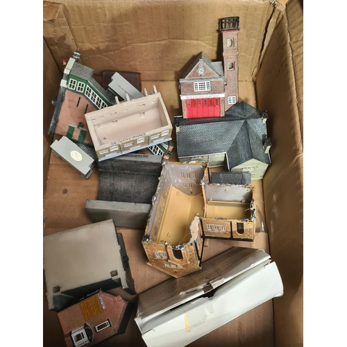 1223 - Various boxed and unboxed Graham Farish and other N gauge Buildings and various diecast Vehicles