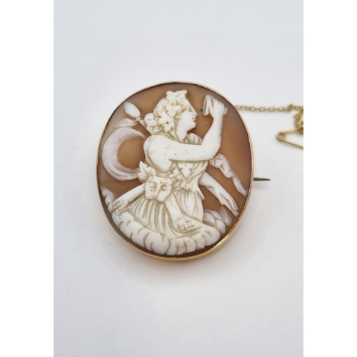 178 - A carved shell Cameo Brooch of goddess in yellow metal frame, approx 35mm x 45mm, approx 13gms