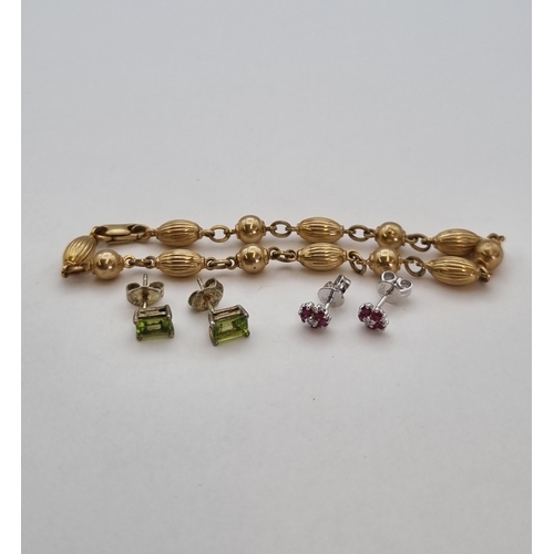 187 - A 9ct gold Bracelet with alternating spherical and oval links, approx 8gms, a pair of Peridot Ear St... 