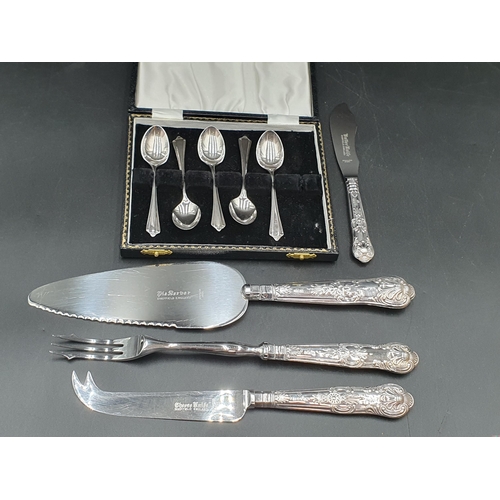 104 - Five modern silver Coffee Spoons, Birmingham 1968, in case, and a silver handled Pie Server, Pickle ... 