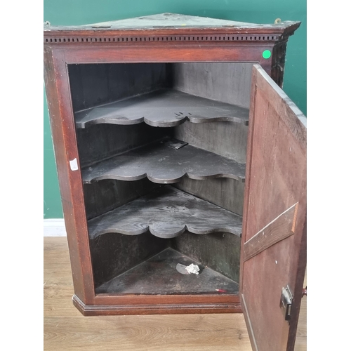 31 - An antique oak hanging Corner Cupboard 3ft 9in H x 2ft 10in W (R3)