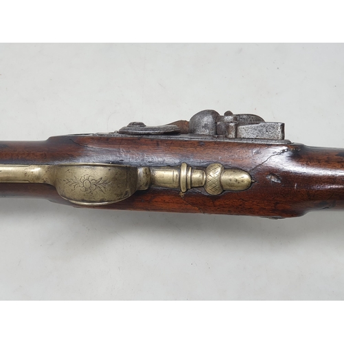 1058 - A 16 bore flintlock Officers fusil. Full stocked, based on the 'Brown Bess' pattern with engraved br... 