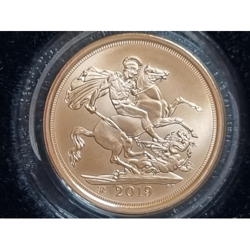 492 - A QEII 2019 Sovereign, 200th Anniversary of Birth of Queen Victoria, in case of issue with COA, stru... 