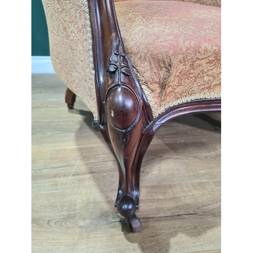 588 - A Victorian matched mahogany three piece Suite with button back upholstery, to include a double spoo... 