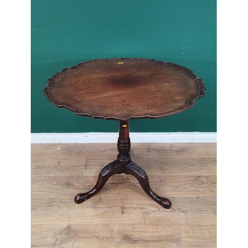 602 - A George III mahogany Pillar Table with pie crust top and birdcage action raised on turned column an... 