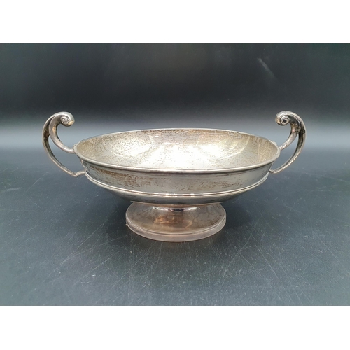 7 - An Edward VII silver two handled shallow Trophy, London 1904, 350gms