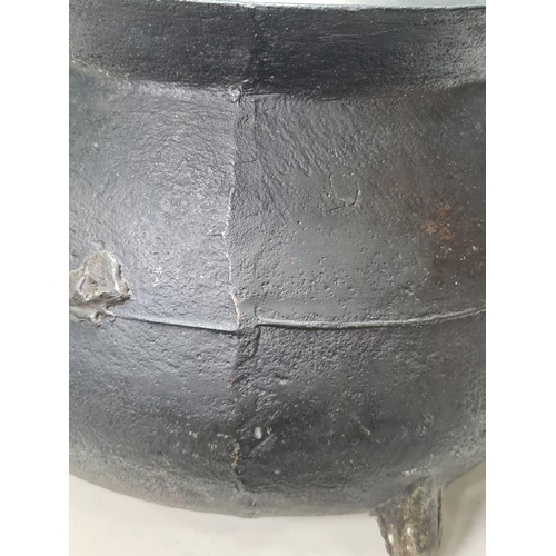 787 - A large antique bronze Cauldron, bearing scratch marks for John/James Fathers Foundry, Montecute, So... 