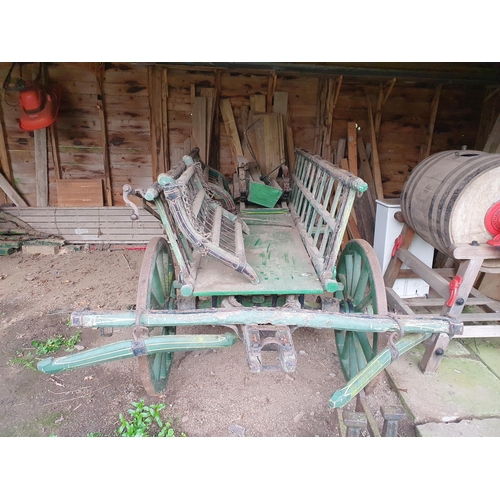 959 - A four wheel Horse Drawn Cart with green and yellow livery