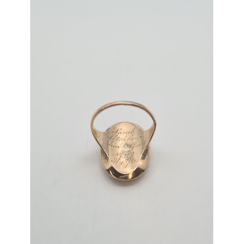 186 - A Georgian Memorial Ring painted miniature of Sarah Litchfield in gold with engraved detail to shoul... 