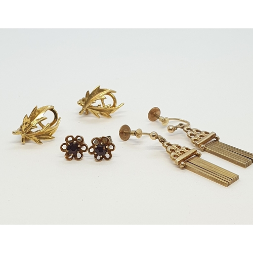 279 - A pair of Garnet Ear Studs each set round stone in 9ct gold, a pair of 9ct gold fringe Earrings on s... 