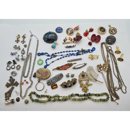 201 - A tray of Costume Jewellery