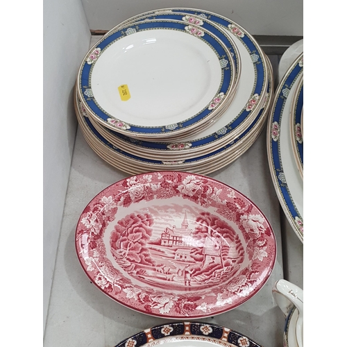 292 - A Wedgwood 'Florence' part Dinner Service, a glass Tazza, Plates and a Bowl, (R4)